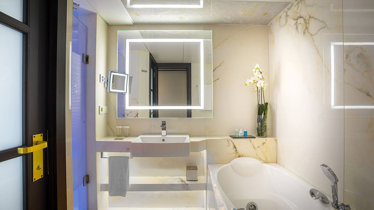 Junior Suite Sea View / Business Suite Inland View